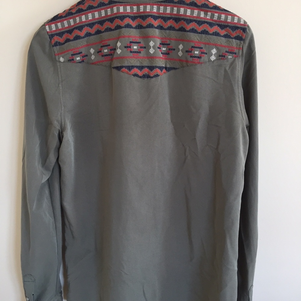 blouse - Picture 3 of 3